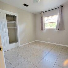 404 Bullard Pkwy in Temple Terrace, FL - Building Photo - Building Photo