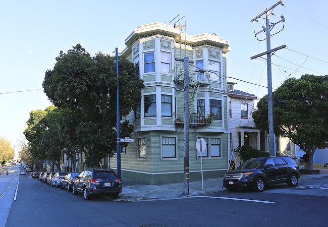 545 Duboce Ave in San Francisco, CA - Foto de edificio - Building Photo