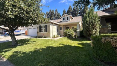 1323 Cindy Dr in Oakdale, CA - Building Photo - Building Photo
