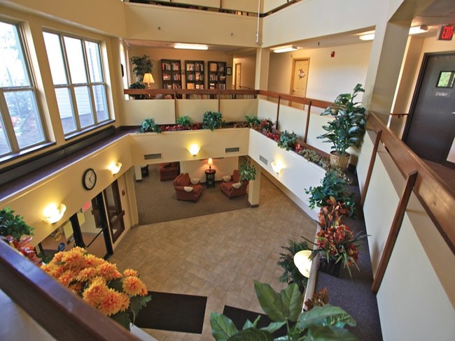 Woodland Hills - A Senior Community in Jackson, MI - Foto de edificio - Building Photo