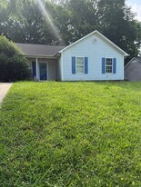 1028 Capps Hollow Dr in Charlotte, NC - Building Photo