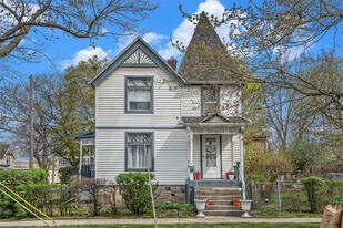 218 Woodward St in Ypsilanti, MI - Building Photo