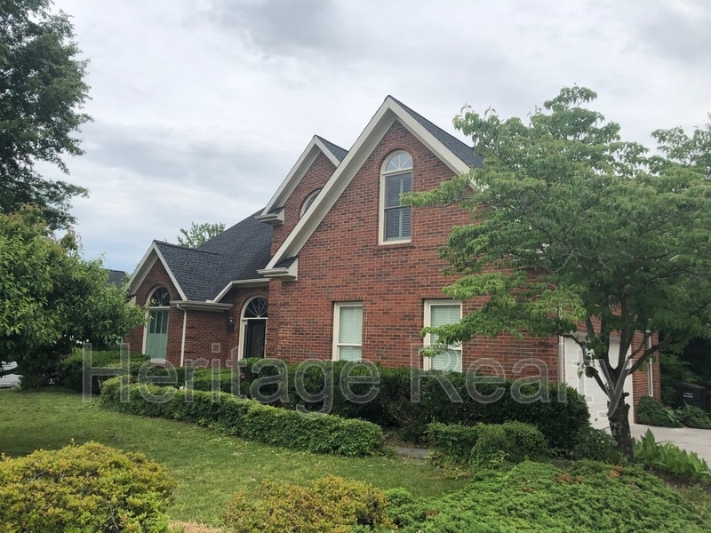 10116 Longford Dr in Knoxville, TN - Building Photo