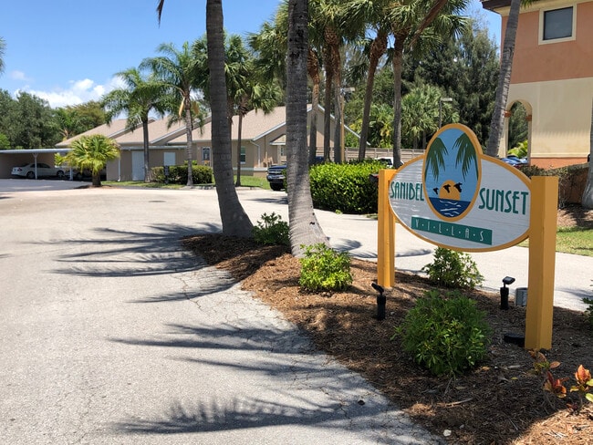 16840 Sanibel Sunset Ct in Ft. Myers, FL - Foto de edificio - Building Photo
