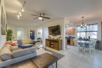 7103 Pond Cypress Ct in Naples, FL - Foto de edificio - Building Photo