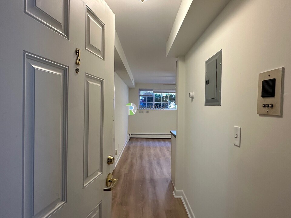 8 Griggs St, Unit 2 in Boston, MA - Foto de edificio