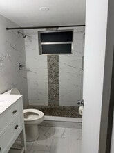 1855 W 60th St in Hialeah, FL - Foto de edificio - Building Photo