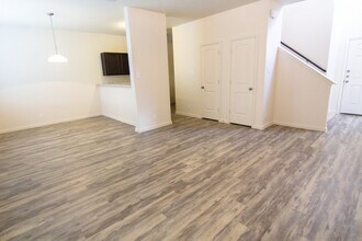 5014 War Horse Dr in San Antonio, TX - Building Photo - Building Photo