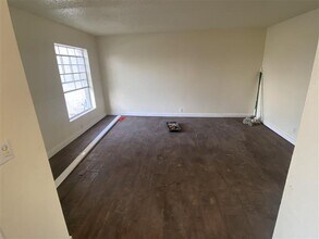 6504 Spring Manor St in San Antonio, TX - Building Photo - Building Photo