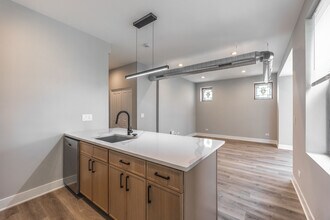 2401 N Kedzie Blvd, Unit 1 in Chicago, IL - Foto de edificio - Building Photo