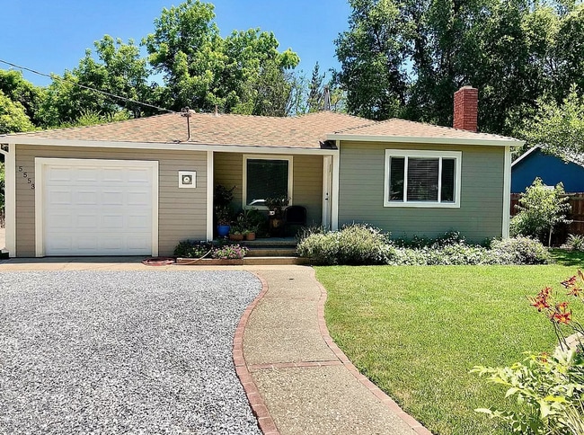 5553 Elm Ln in Redding, CA - Building Photo - Building Photo