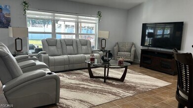 180 SW Voltair Terrace in Port St. Lucie, FL - Building Photo - Building Photo