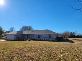 101 Bluebonnet Ln in Sherman, TX - Building Photo