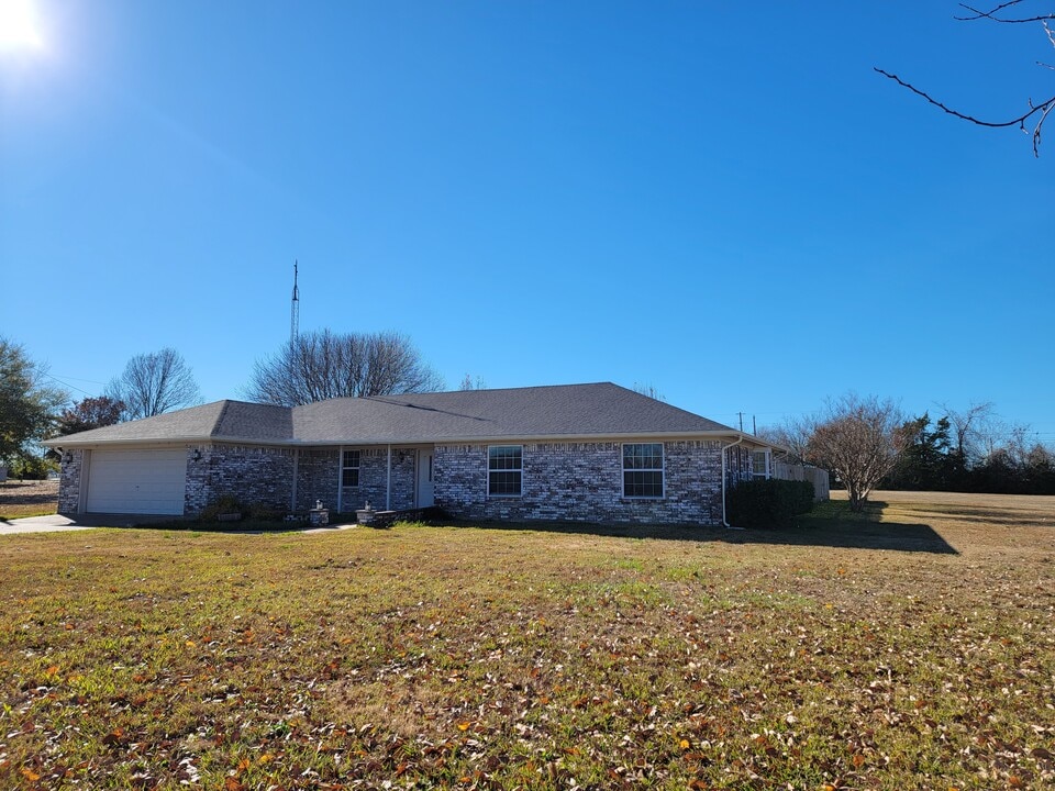 101 Bluebonnet Ln in Sherman, TX - Building Photo