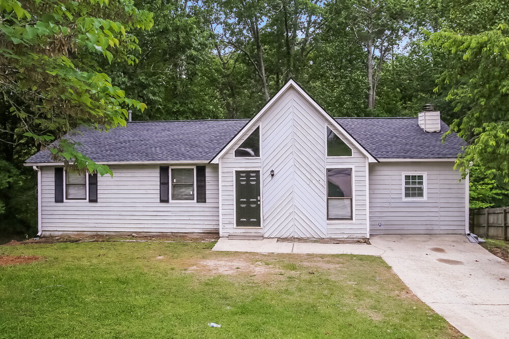 2597 Carol Cir in Douglasville, GA - Building Photo