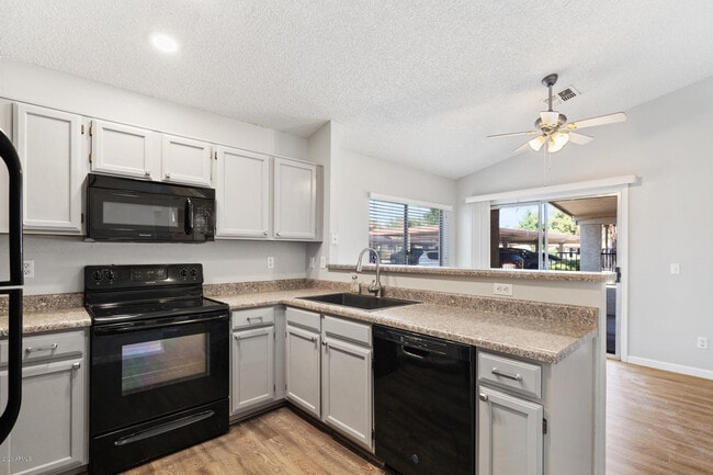 1120 N Val Vista Dr in Gilbert, AZ - Building Photo - Building Photo