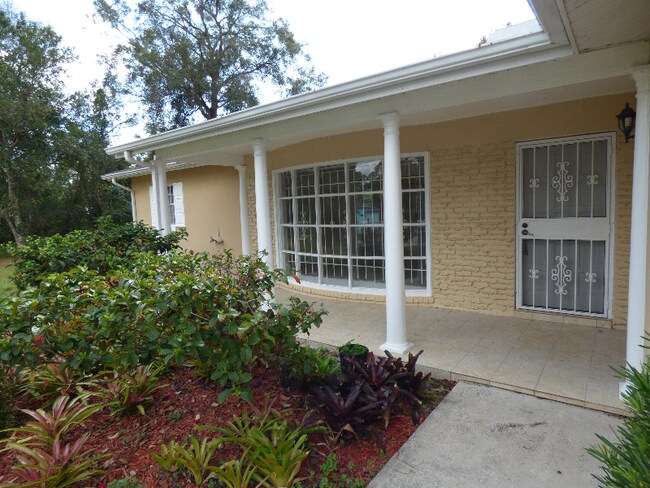 880 E Lehigh Dr in Deltona, FL - Building Photo - Building Photo