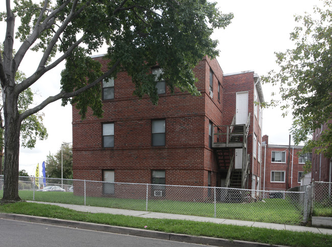 1020 19th St NE in Washington, DC - Foto de edificio - Building Photo