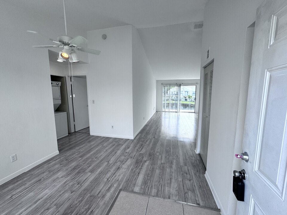 2512 Woodgate Blvd in Orlando, FL - Building Photo
