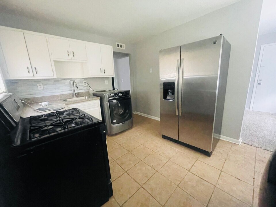 2673 Elsinore St in Atlanta, GA - Building Photo