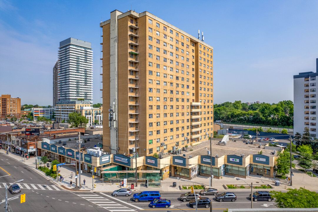 Eagle Manor in Toronto, ON - Building Photo