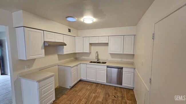 1312 Moreland Way in Bakersfield, CA - Building Photo - Building Photo