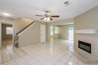 8815 Roaring Point Dr in Houston, TX - Building Photo - Building Photo