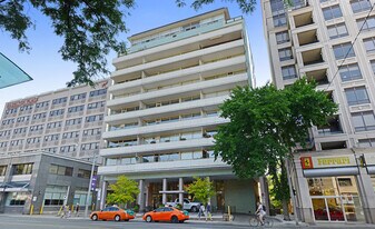 Avenue Park Apartments in Toronto, ON - Building Photo