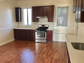 1707 Lincoln Ave in Alameda, CA - Building Photo - Building Photo