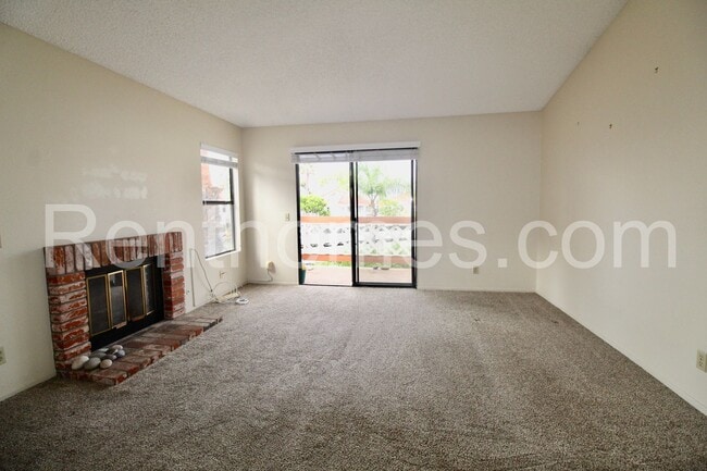 9362 Twin Trails Dr in San Diego, CA - Building Photo - Building Photo