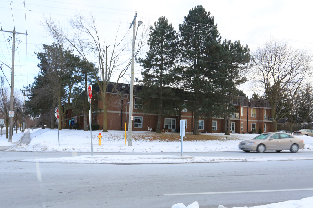 207 Lorraine Ave in Kitchener, ON - Building Photo