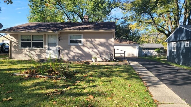 34 Hickory Dr in Carpentersville, IL - Building Photo - Building Photo