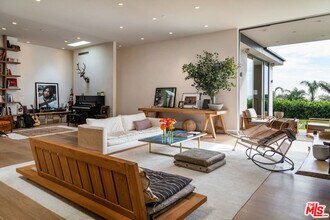 1355 Devlin Dr in Los Angeles, CA - Building Photo - Building Photo