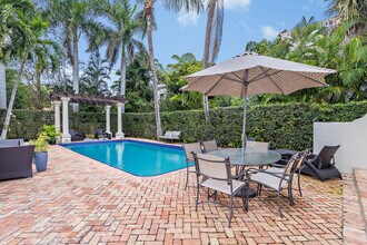 231 Sunset Rd in West Palm Beach, FL - Building Photo - Building Photo