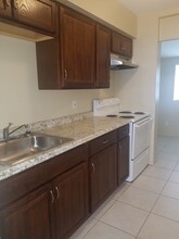 631 Ave H Ave NW, Unit 2 in Winter Haven, FL - Foto de edificio - Building Photo