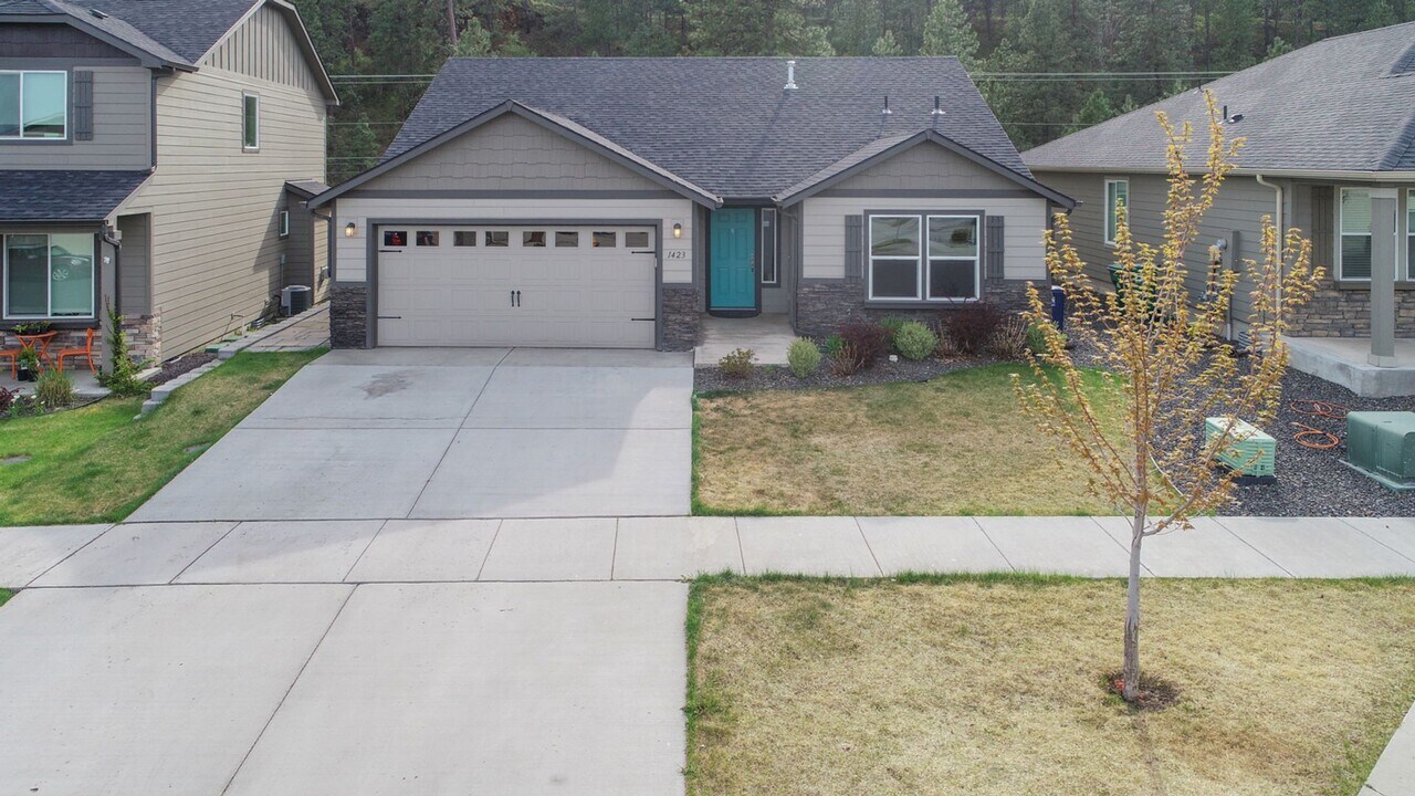 1423 N Rogue River St in Spokane, WA - Building Photo
