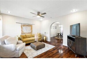 2718 Cleburne St, Unit B in Houston, TX - Building Photo