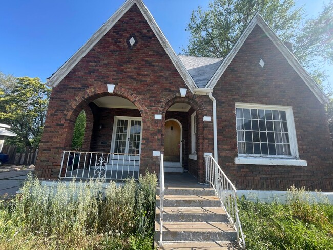 property at 1436 Swan St