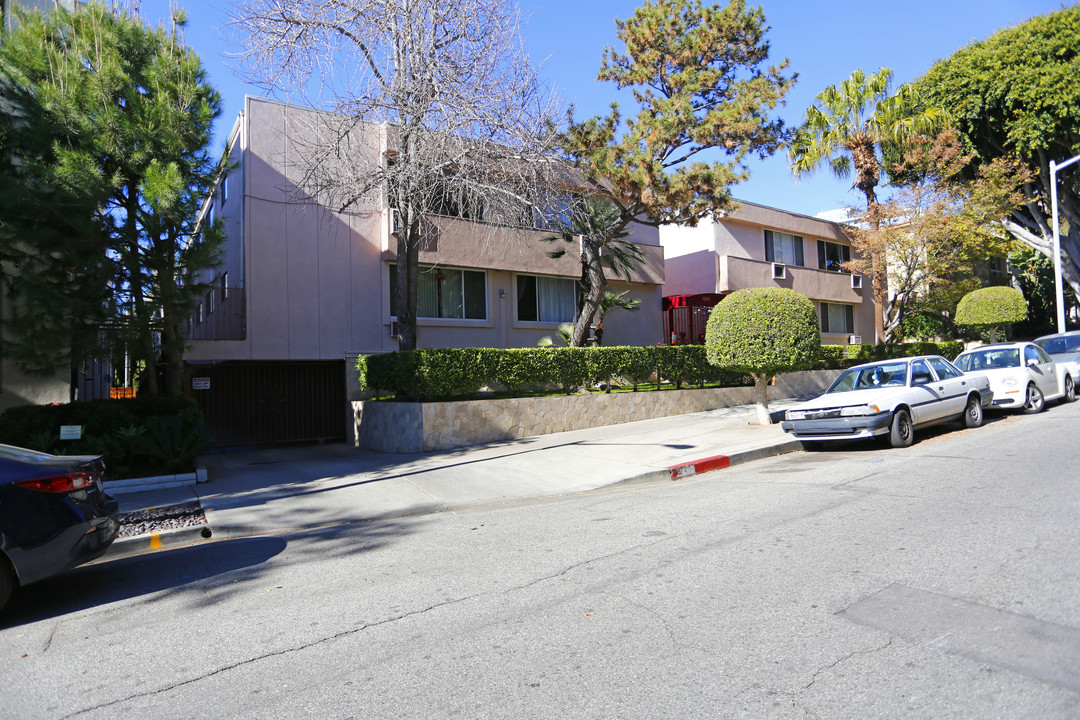 Flores Apartments in West Hollywood, CA - Building Photo