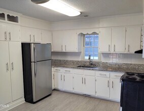 15 N Fisher St in Raleigh, NC - Foto de edificio - Building Photo