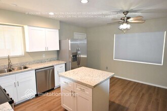 8422 N 42nd Dr in Phoenix, AZ - Foto de edificio - Building Photo