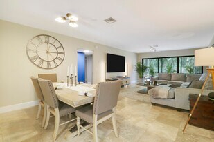 1700 Presidential Way in West Palm Beach, FL - Building Photo
