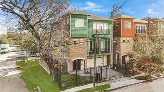 2736 Cortlandt St in Houston, TX - Building Photo