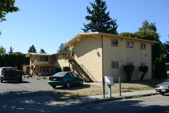 341-371 SE 2nd Ave in Canby, OR - Building Photo - Building Photo