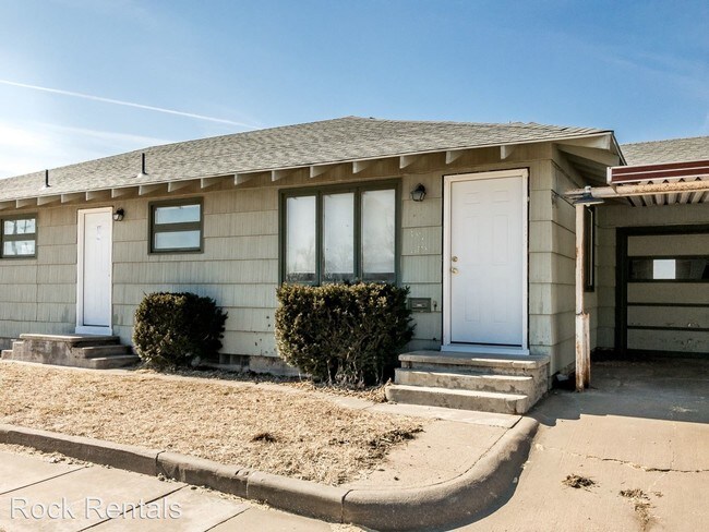 228 E 5th Ave in Hutchinson, KS - Building Photo - Building Photo