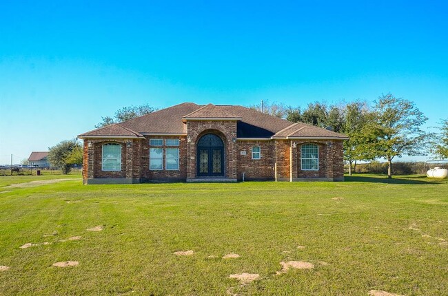 5575 Bollinger Rd in Sealy, TX - Foto de edificio - Building Photo