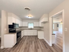 4075 Old Bonham Rd in Paris, TX - Building Photo - Building Photo