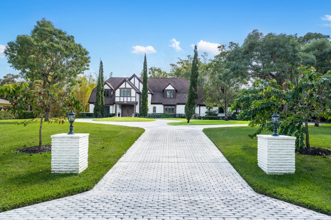 12434 Quercus Ln in Wellington, FL - Foto de edificio