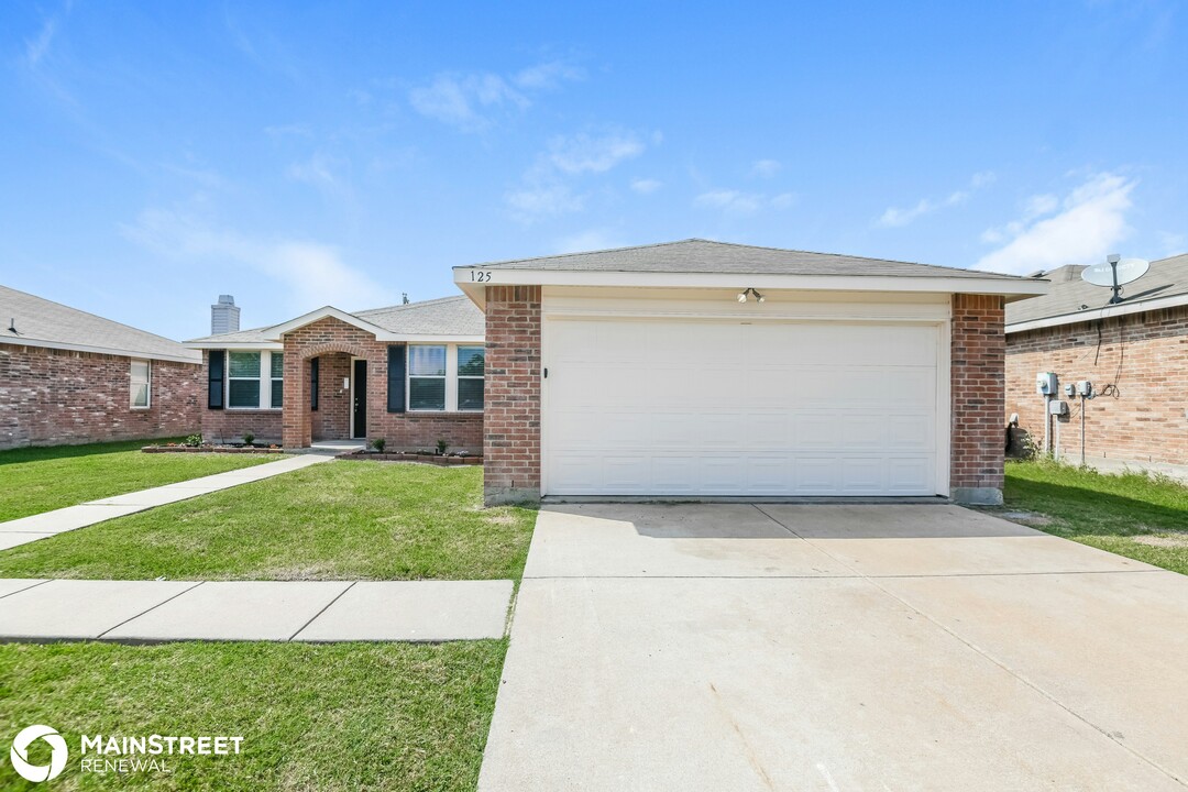 125 Phlox Ln in Burleson, TX - Building Photo