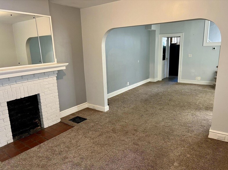 212 E Hudson St in Columbus, OH - Building Photo